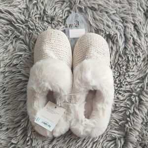 Cozy Cream Fuzzy Slippers